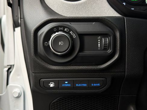 Used 2024 Jeep Wrangler Unlimited AWD/4WD image 30