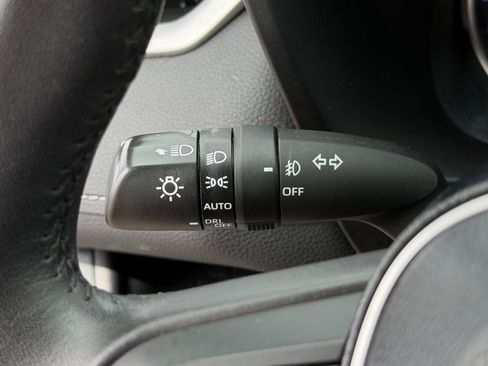 Used 2020 Toyota RAV4 XLE Premium FWD image 20