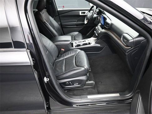 Used 2020 Ford Explorer Platinum image 16