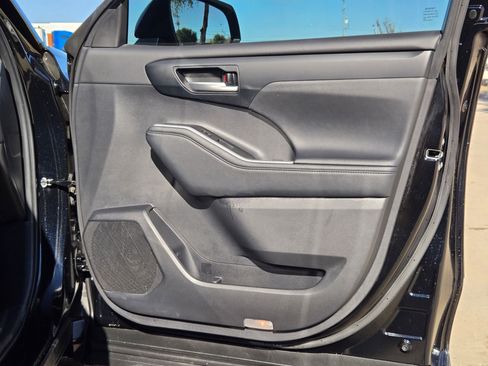 Used 2024 Toyota Highlander XSE image 30