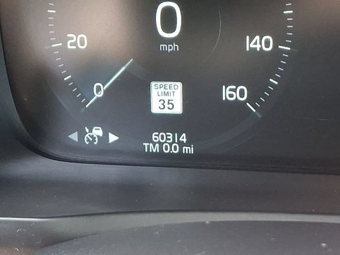 Used 2022 Volvo XC90 T6 Momentum AWD/4WD image 23