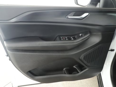 New 2025 Jeep Grand Cherokee Laredo X w/ Luxury Tech Group I image 8