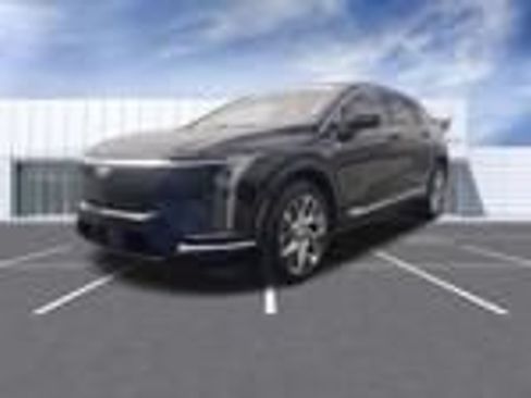 Used 2025 Cadillac Optiq Luxury 2 w/ LPO, Floor Liner Package AWD/4WD image 7