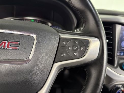 Used 2023 GMC Acadia SLT image 28