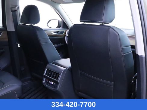 Certified 2025 Volkswagen Atlas SE w/ Black Wheel Package image 25