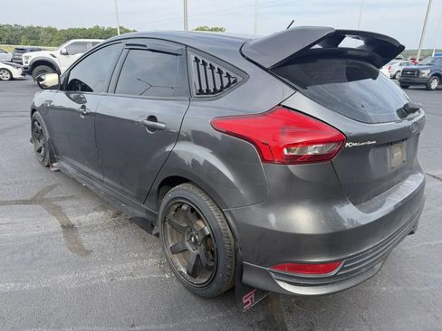 Used 2018 Ford Focus ST FWD image 2
