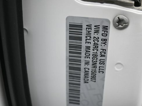 Used 2022 Chrysler Pacifica Touring-L FWD image 17