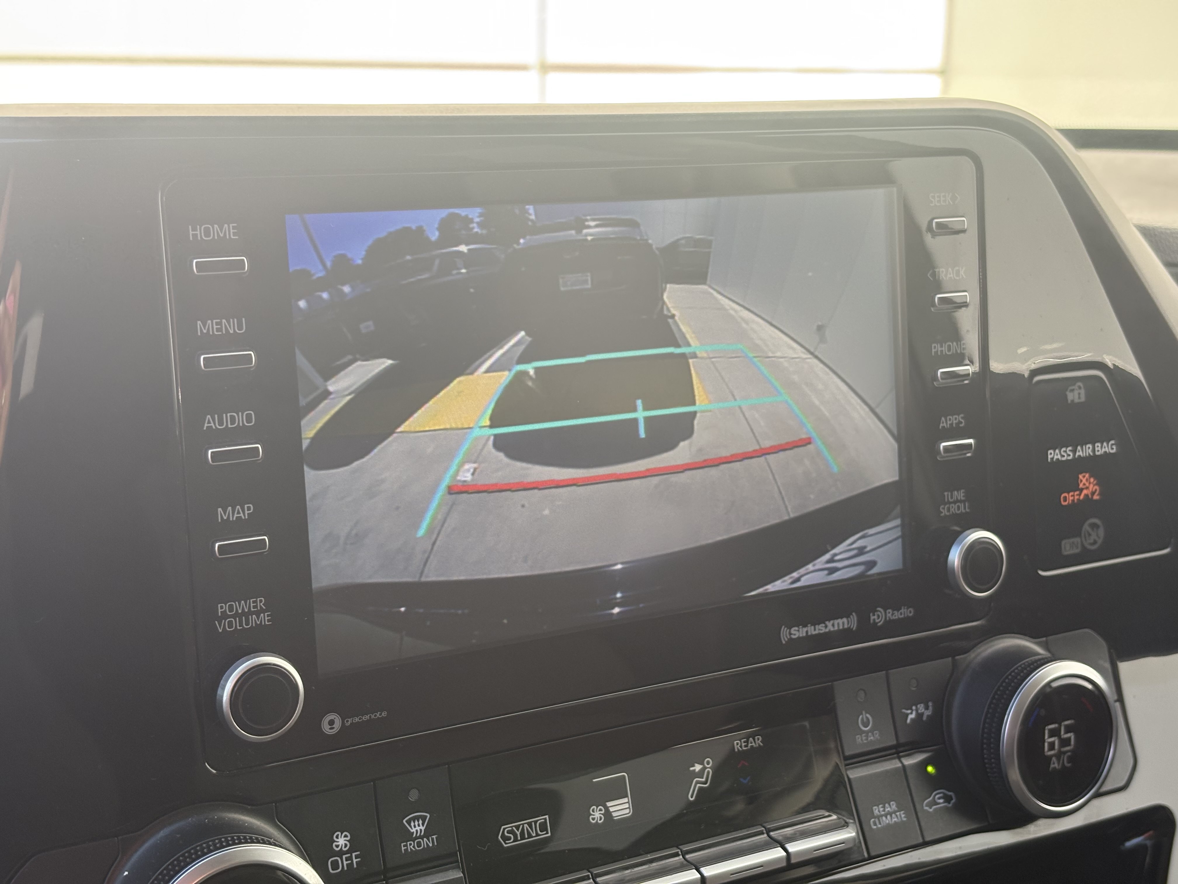 Used 2022 Toyota Highlander LE FWD image 21