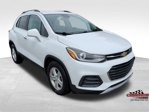 Used 2018 Chevrolet Trax LT w/ LT Convenience Package FWD image 9