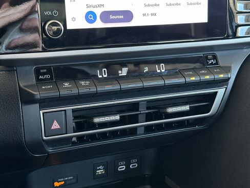 Used 2025 Toyota Camry LE image 17