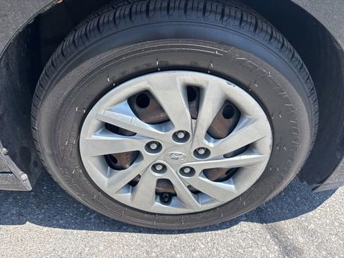 Used 2019 Hyundai Elantra SE FWD image 12