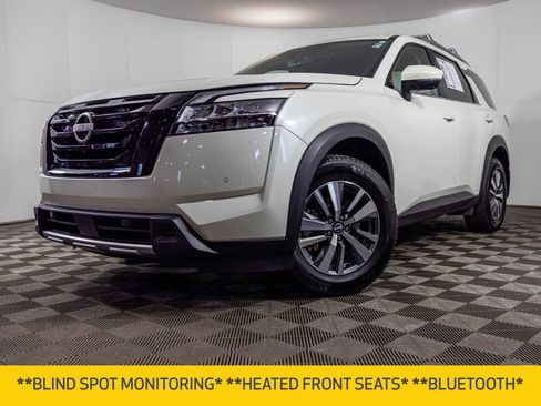 Used 2024 Nissan Pathfinder SL w/ Black Appearance Package AWD/4WD image 2