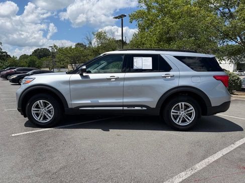 Used 2023 Ford Explorer XLT w/ Equipment Group 202A AWD/4WD image 4
