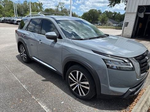 Used 2024 Nissan Pathfinder Platinum AWD/4WD image 3