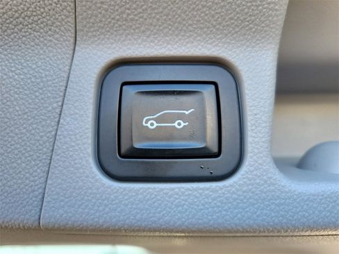 Used 2018 GMC Acadia SLE image 9