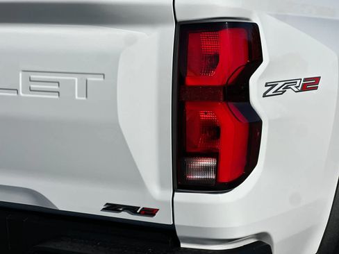 Used 2025 Chevrolet Colorado ZR2 w/ Technology Package AWD/4WD image 26