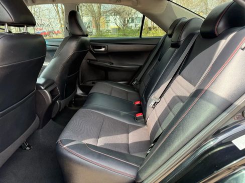 Used 2017 Toyota Camry SE image 10