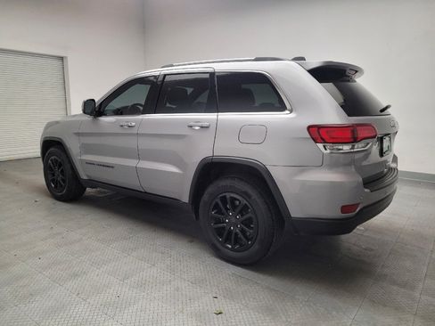 Used 2021 Jeep Grand Cherokee Laredo image 3