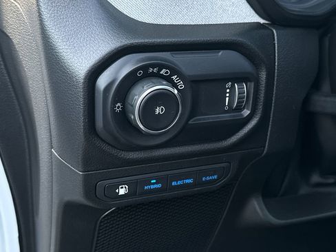 Used 2024 Jeep Wrangler Unlimited image 21