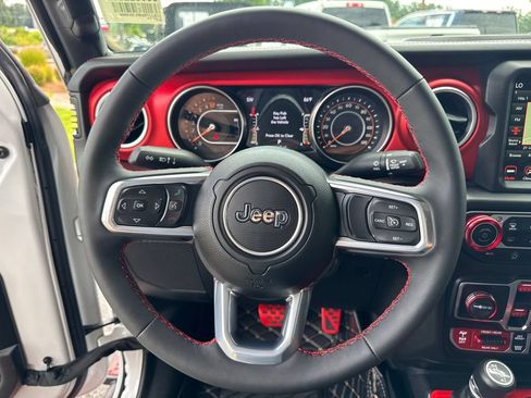 Used 2023 Jeep Gladiator Rubicon w/ LED Lighting Group AWD/4WD image 22