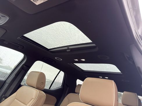 Used 2023 Chevrolet Traverse Premier image 19