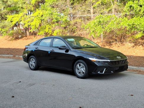 New 2026 Hyundai Elantra SE FWD image 1