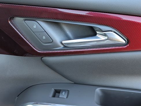 Used 2025 Chevrolet Traverse Z71 w/ Driver Confidence Package image 24