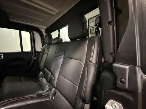 Used 2024 Jeep Gladiator Rubicon w/ Convenience Group AWD/4WD image 49