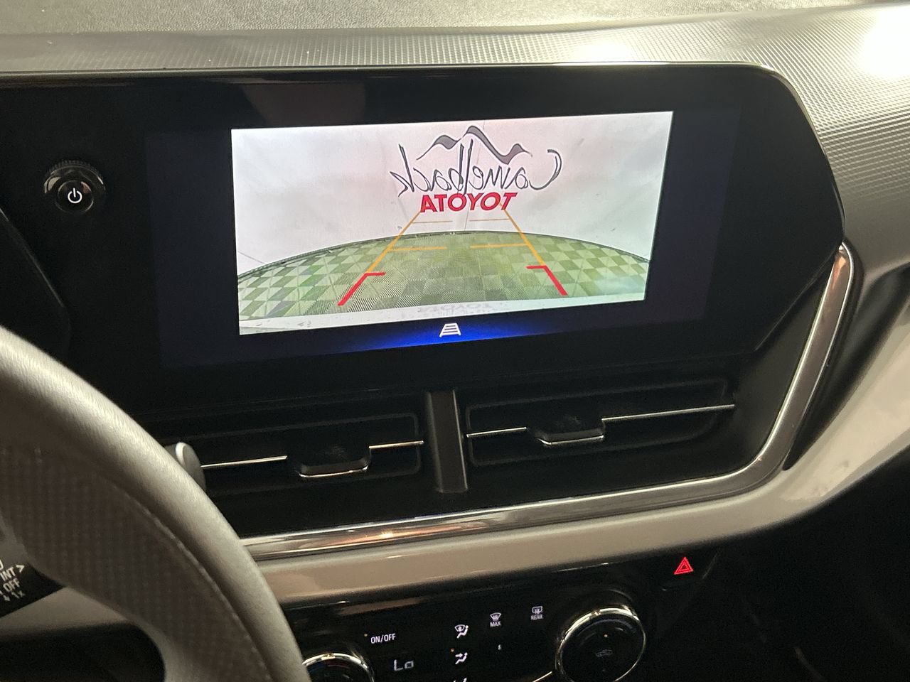 Used 2025 Chevrolet Trax LT FWD image 18
