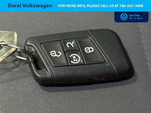 Used 2023 Volkswagen Taos SE w/ Panoramic Sunroof Package FWD image 28