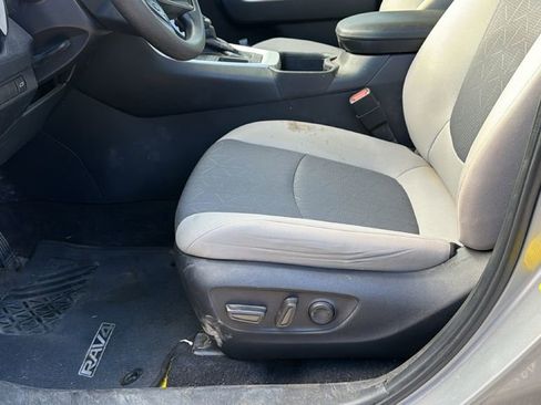 Used 2024 Toyota RAV4 XLE w/ Convenience Package image 9