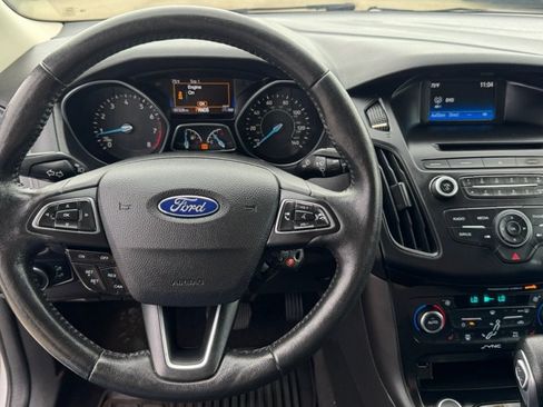 Used 2017 Ford Focus SE FWD image 15