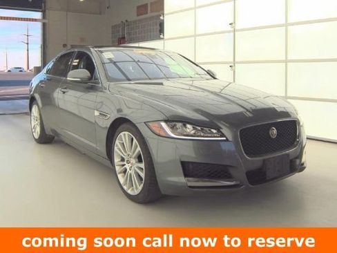 Used 2017 Jaguar XF Prestige image 1