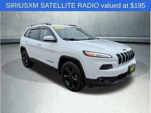 Used 2016 Jeep Cherokee Latitude w/ Cold Weather Group AWD/4WD image 9