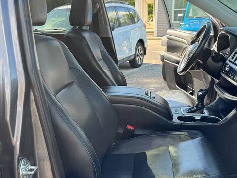 Used 2019 Toyota Highlander Limited Platinum AWD/4WD image 15