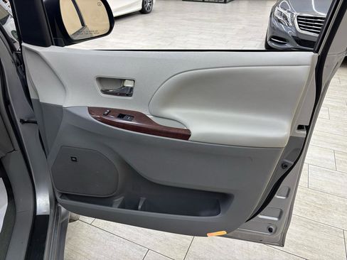 Used 2012 Toyota Sienna XLE w/ XLE Navigation Pkg FWD image 17