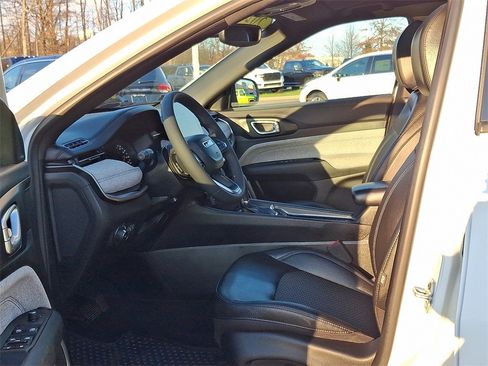 Used 2023 Jeep Compass Latitude w/ Sun and Sound Group image 12