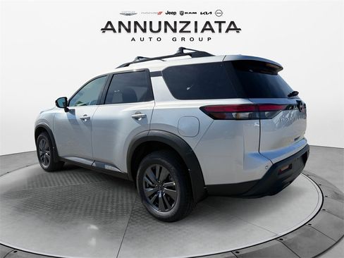 New 2025 Nissan Pathfinder SV image 3