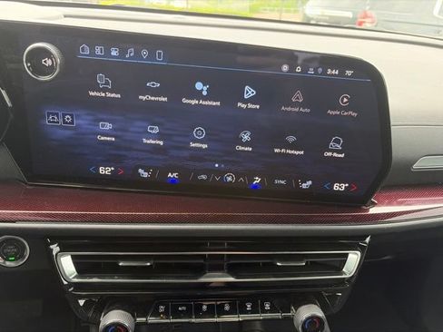 Certified 2025 Chevrolet Traverse Z71 w/ Driver Confidence Package AWD/4WD image 11