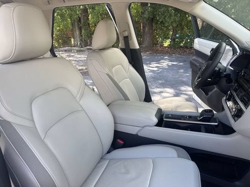 Used 2024 Nissan Pathfinder SL w/ SL Premium Package FWD image 10