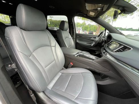 Used 2024 Buick Enclave Premium AWD/4WD image 31