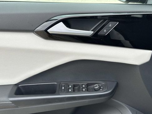Used 2025 Volkswagen Taos S FWD image 19
