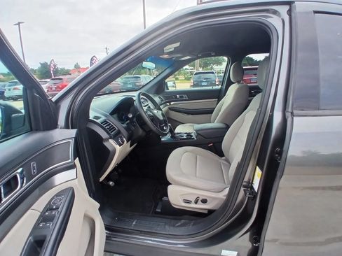 Used 2018 Ford Explorer XLT FWD image 10