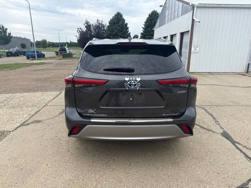 Used 2021 Toyota Highlander Platinum AWD/4WD image 11