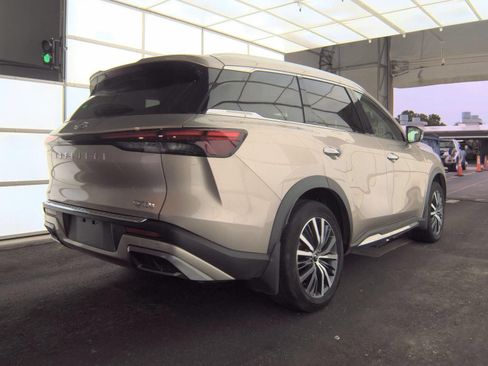 Used 2023 INFINITI QX60 Sensory w/ Cargo Package AWD/4WD image 15