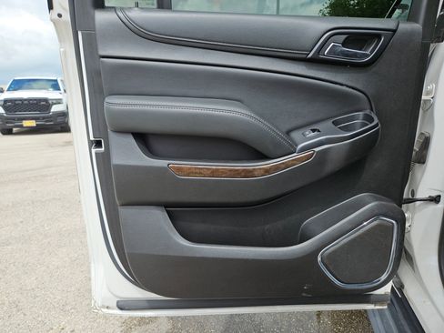 Used 2018 Chevrolet Suburban LT AWD/4WD image 15