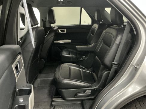 Used 2021 Ford Explorer XLT w/ Equipment Group 202A AWD/4WD image 23