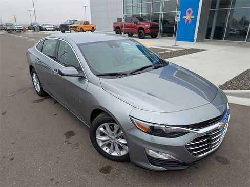 Used 2025 Chevrolet Malibu LT image 4