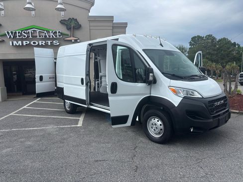 Used 2024 RAM ProMaster 2500 w/ Convenience Group FWD image 18