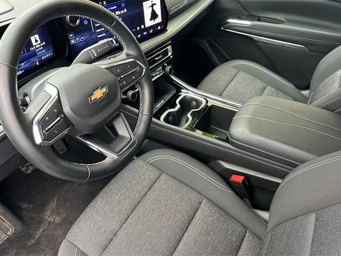 Used 2025 Chevrolet Traverse LT image 10